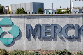 Merck: Das Produktportfolio des Konzerns mit Humanarzneimitteln würde sich durch die neuen Pläne halbieren.