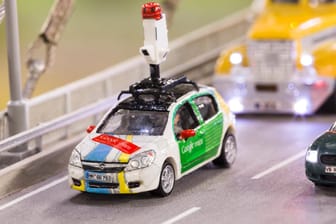 Spielzeugversion des Street-View-Autos: Google Maps bekommt ein neues Aussehen.