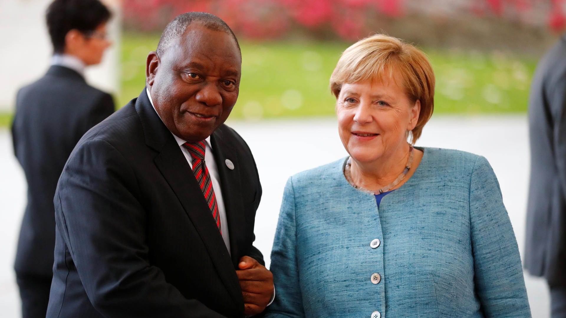 Oktober 2018: Südafrikas Präsident Cyril Ramaphosa wird von Kanzlerin Merkel in Berlin empfangen. Oktober 2018: Südafrikas Präsident Cyril Ramaphosa wird von Kanzlerin Merkel in Berlin empfangen.