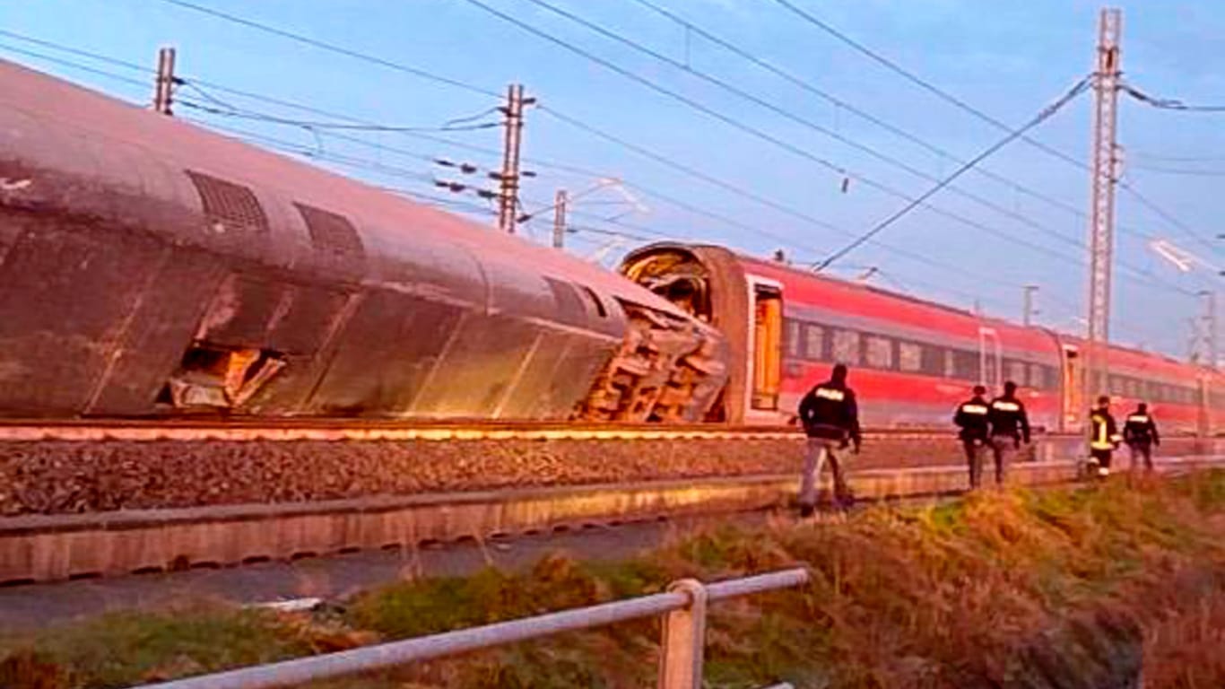 Italien: Ein Hochgeschwindigkeitszug ist entgleist, es gab Tote und Verletzte.