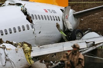 Verunglückter Flieger in Istanbul: Drei Menschen starben bei dem Crash.