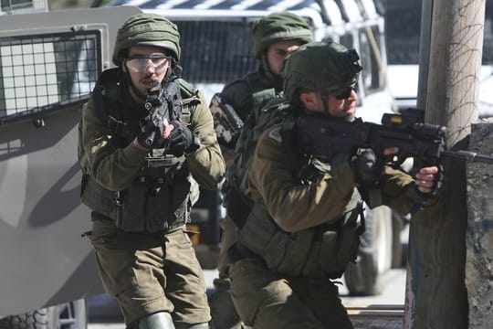 Eskalation in Bethlehem: Israelische Soldaten zielen auf palästinensische Demonstranten.