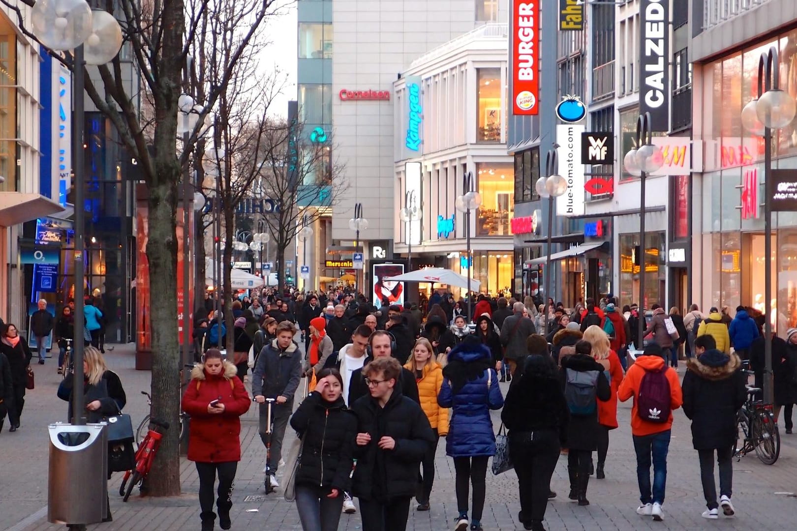 Ein Blick in die Kölner Schildergasse: Die Shoppingmeile ist sehr beliebt.