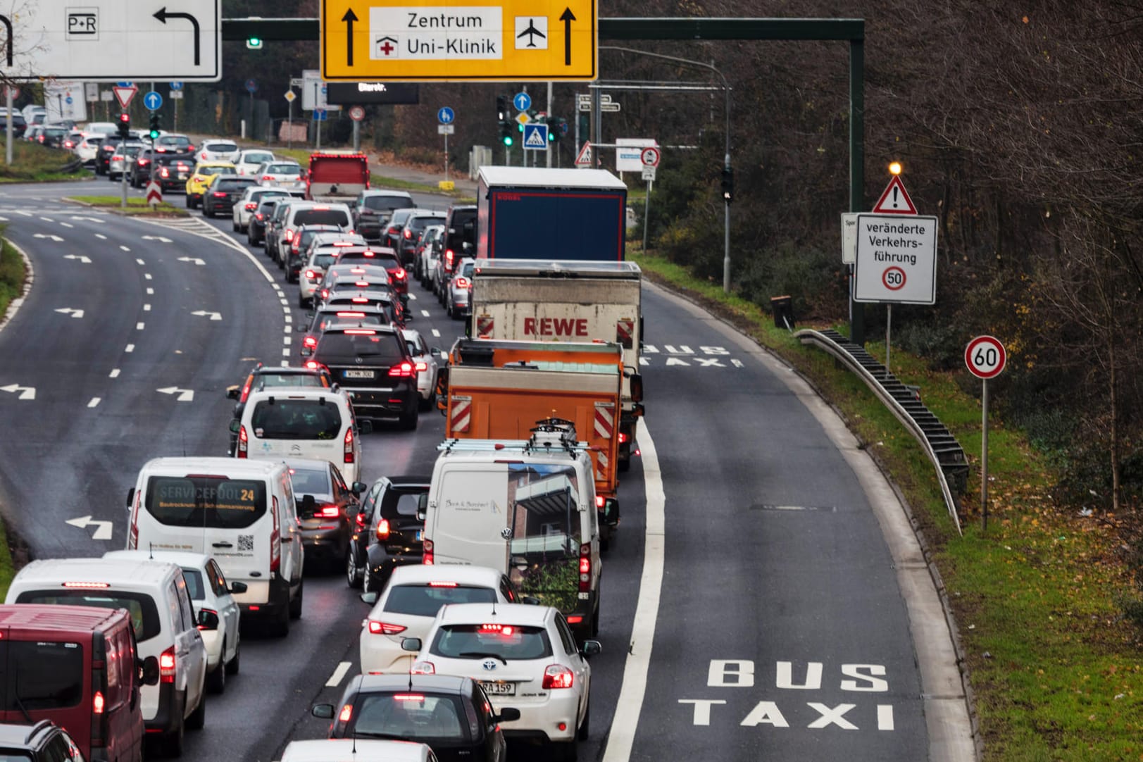 Umweltspur in Düsseldorf-Bilk: In Nordrhein-Westfalen gibt es besonders viel Stau.