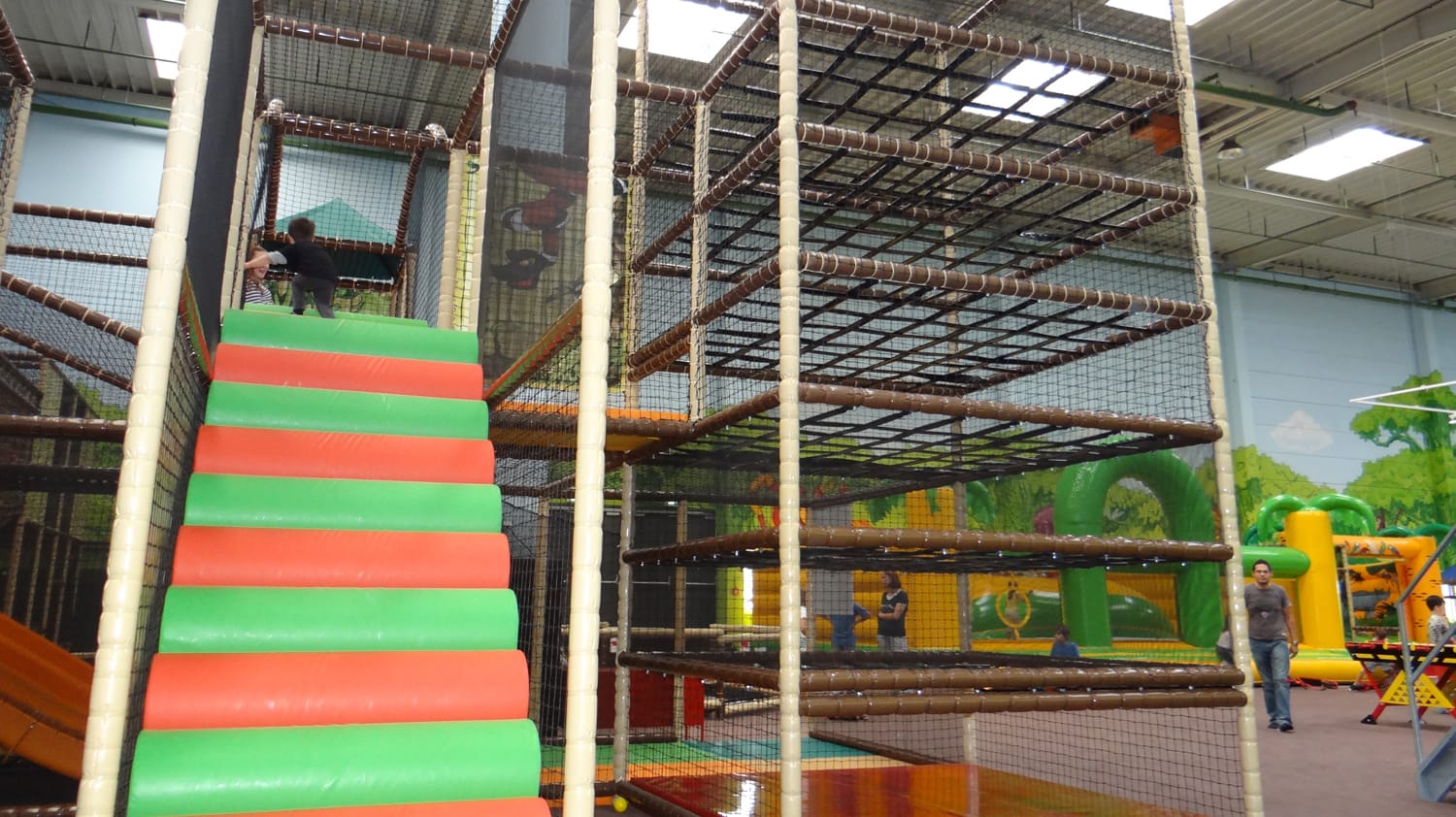 Spidertower im TobiDu: Für Kinder von eins bis zwölf Jahren ist der Indoorspielplatz nicht nur bei schlechtem Wetter einen Besuch wert.