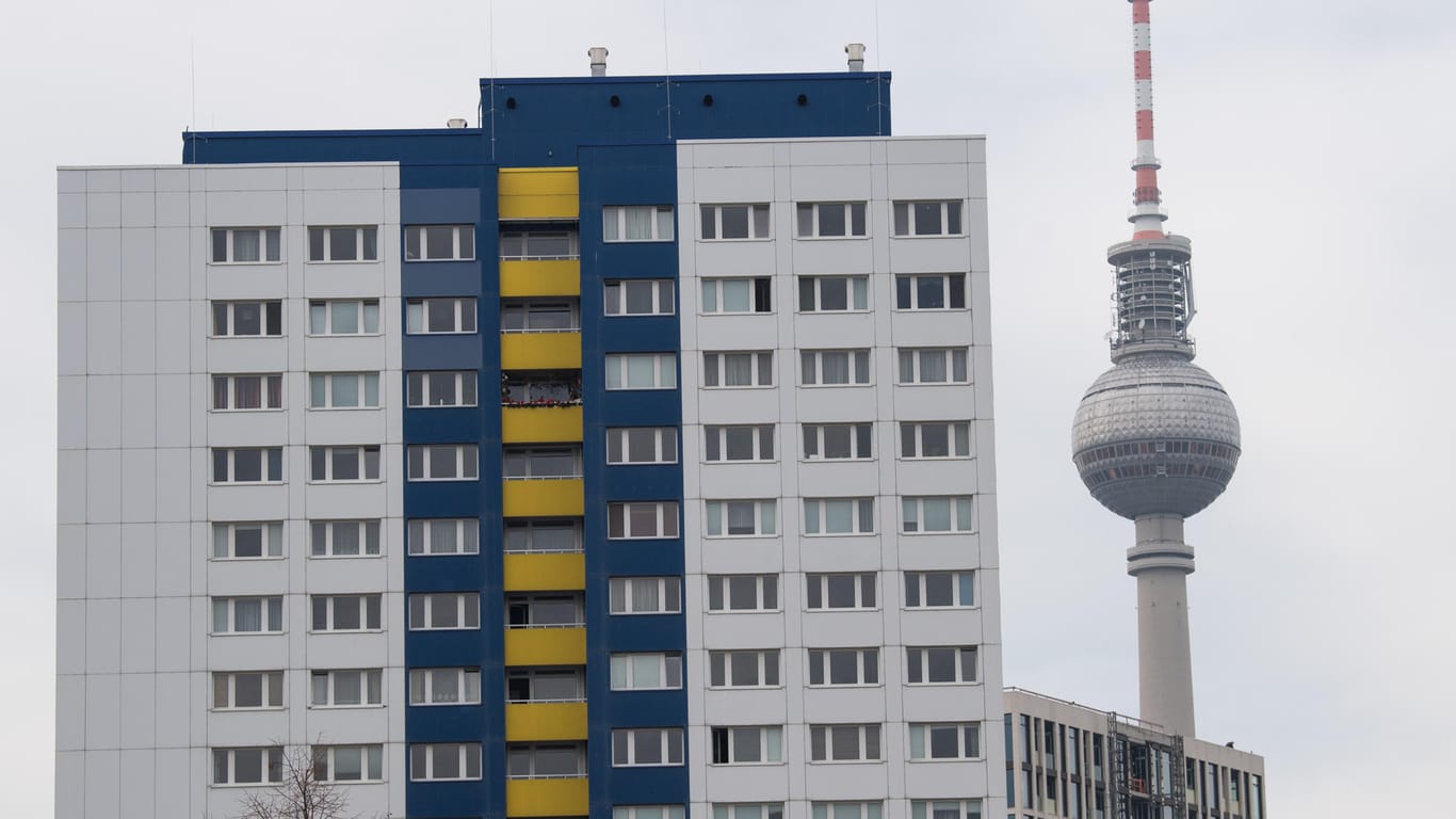 Zahlreiche Wohnungen sind in Sichtweite des Fernsehturms zu sehen: Sieben von 10 Deutschen unterstützen das Vorhaben der Berliner Landesregierung.