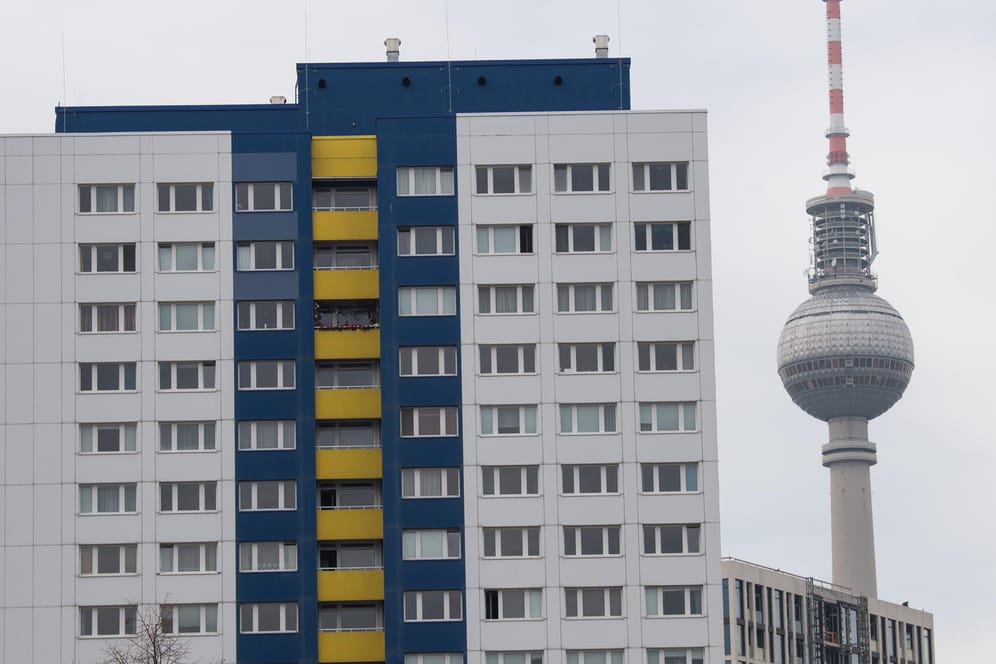 Zahlreiche Wohnungen sind in Sichtweite des Fernsehturms zu sehen: Sieben von 10 Deutschen unterstützen das Vorhaben der Berliner Landesregierung.