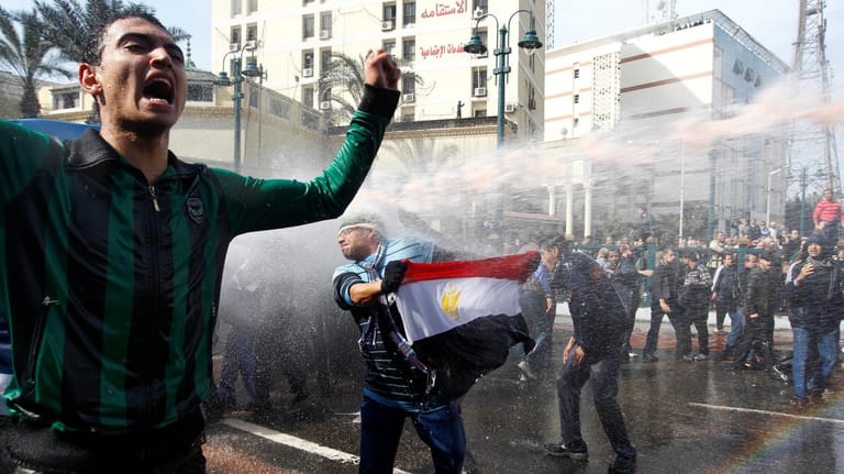 Demonstranten während der ägyptischen Revolution 2011 (Archivbild): Viele Teilnehmer der Proteste werden heute vom Regime des Landes verfolgt.