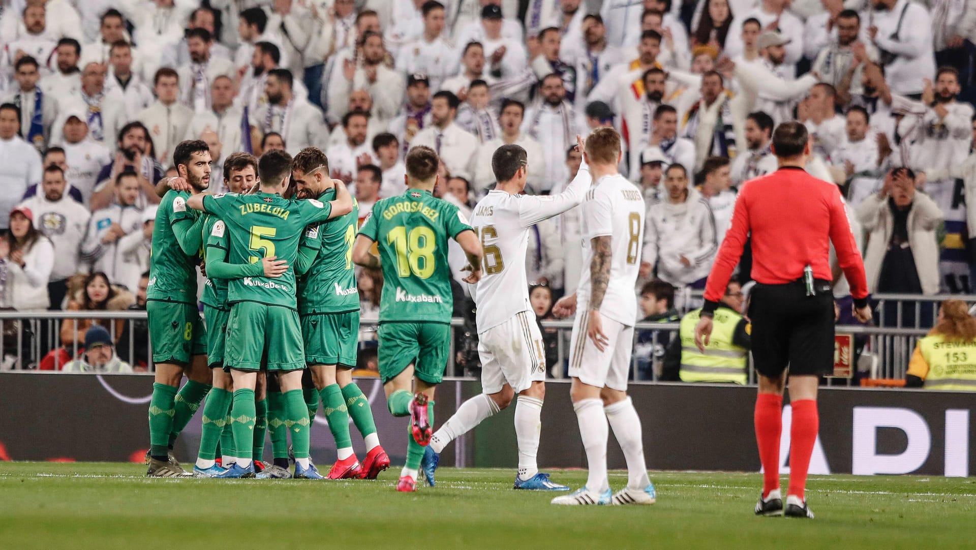 Bernabeu: Real Madrid verzweifelt, Real Sociedad im Jubel über den Pokal-Sieg.