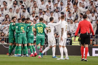 Bernabeu: Real Madrid verzweifelt, Real Sociedad im Jubel über den Pokal-Sieg.