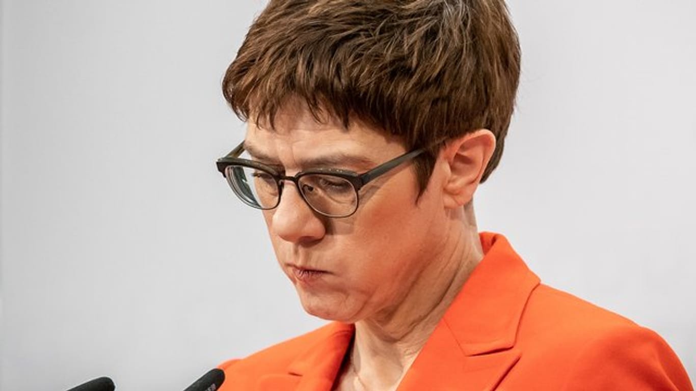 Es gibt Tage, da macht es einfach keinen Spaß: CDU-Chefin Annegret Kramp-Karrenbauer nimmt zum Polit-Chaos in Thüringen Stellung.