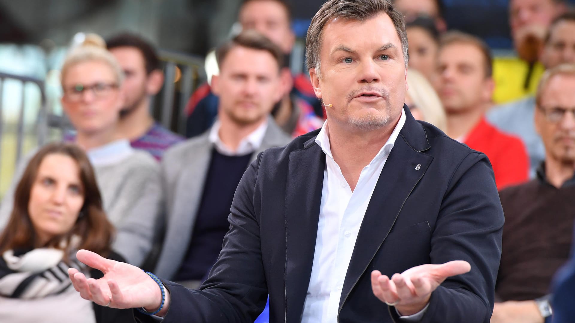 Doppelpass-Moderator Thomas Helmer: Immer sonntags um elf Uhr talkt der Ex-Profi mit Gästen aus der Fußballbranche.