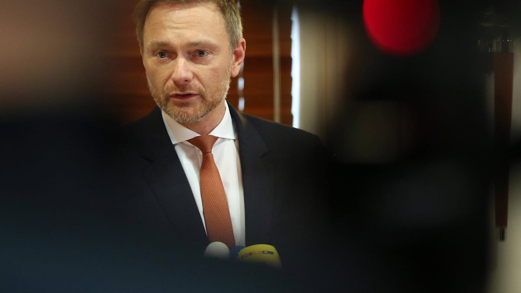 Christian Lindner: Was wusste er über die Vorgänge in Erfurt? Die Causa bringt nun auch seinen Stuhl zum Wackeln.