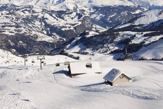 Beliebtes Skigebiet: Der Sessellift führt hinauf zum Berg Fronalpstock.