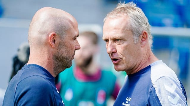 Trainer Alfred Schreuder (l) hält seinen Kollegen Christian Streich (r) für einen super Typ.