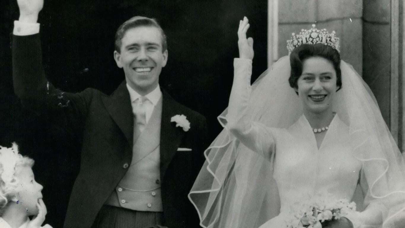 Mai 1960: Prinzessin Margaret und ihr Ehemann Antony Armstrong-Jones auf dem Balkon des Buckingham-Palastes.