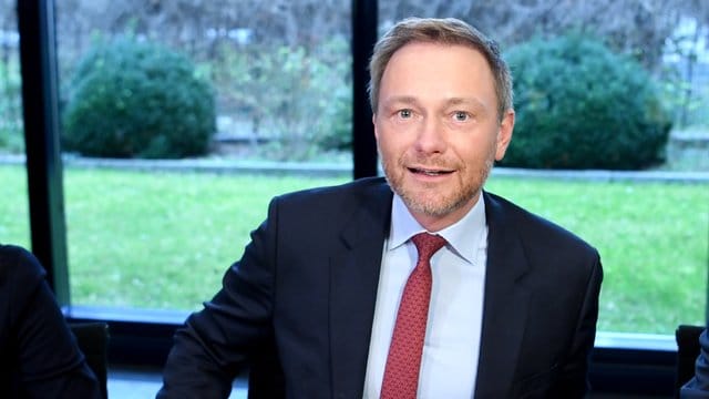 Nicht sein angenehmster Termin: FDP-Chef Christian Lindner vor der Sitzung des Bundesvorstands. Nicht sein angenehmster Termin: FDP-Chef Christian Lindner vor der Sitzung des Bundesvorstands.