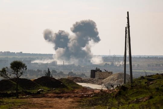 Syrische und russische Angriffe haben jüngst erneut Hunderttausende Menschen in die Flucht getrieben.