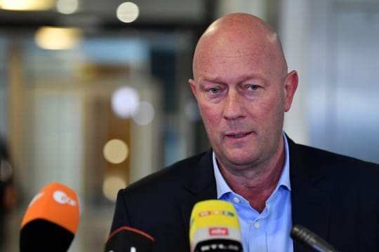 Bleibt vorerst im Amt: Thomas Kemmerich (FDP) Ministerpräsident von Thüringen, nach dem Gespräch mit der Landtagspräsidentin.