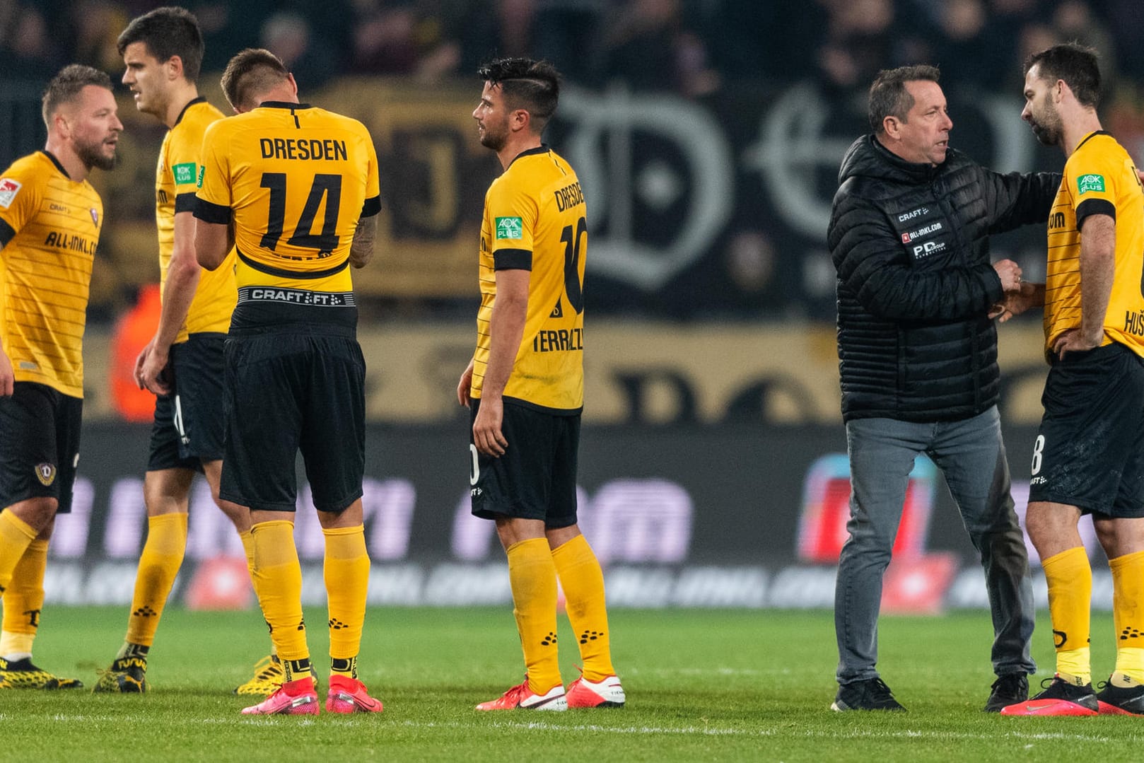Enttäuschung bei den Dresdnern nach der Niederlage gegen Darmstadt.