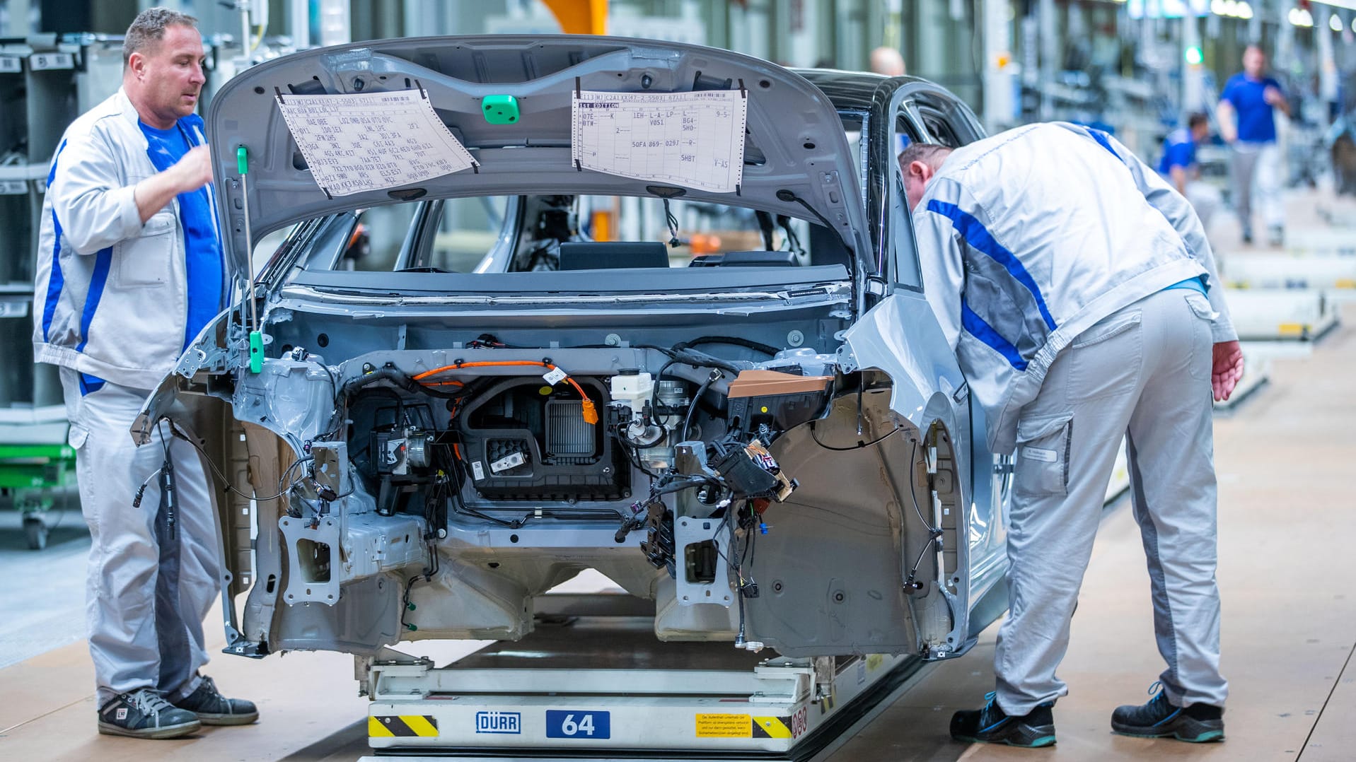 Volkswagen-Werk: In der Autobranche wandelt sich die Arbeitswelt radikal. Volkswagen-Werk: In der Autobranche wandelt sich die Arbeitswelt radikal.