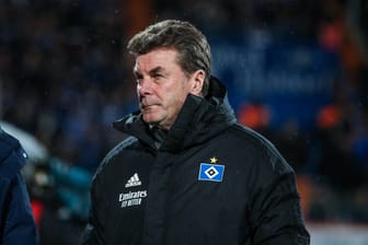 Holt er mit seinem Team gegen Karlsruhe drei Punkte? HSV-Trainer Dieter Hecking.