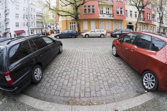 Selten Eine Parklücke in der Erich Weinert Strasse in Berlin Prenzlauer Berg Halteverbot