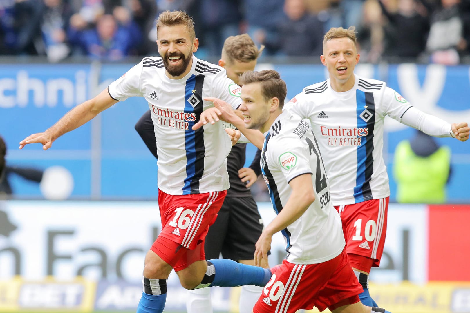 Lukas Hinterseer (li.): Der Österreicher trifft zum zweiten Mal für den HSV.