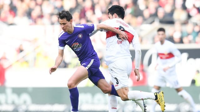 Wataru Endo (r) wird wahrscheinlich schon bald für den VfB Stuttgart spielen. Wataru Endo (r) wird wahrscheinlich schon bald für den VfB Stuttgart spielen.