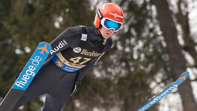 Stephan Leyhe aus Deutschland springt von der Mühlenkopfschanze.