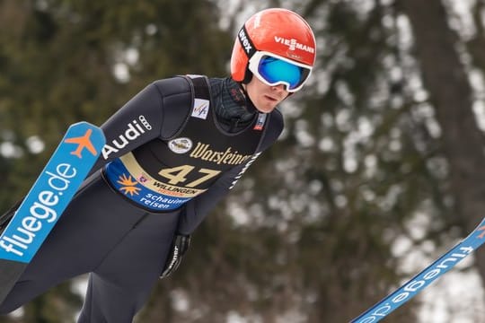 Stephan Leyhe aus Deutschland springt von der Mühlenkopfschanze.