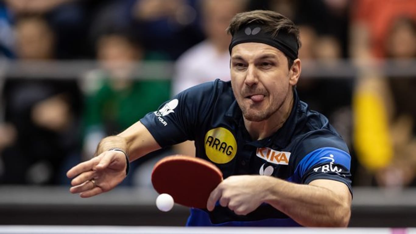Der Tischtennis-Spieler Timo Boll hat das erste Spiel beim Top-16-Turnier für sich entschieden.