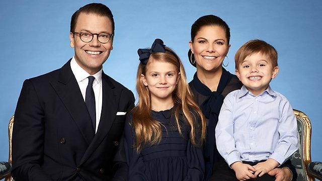 Neues Familienbild: Die Schweden-Royals strahlen für ein Foto.