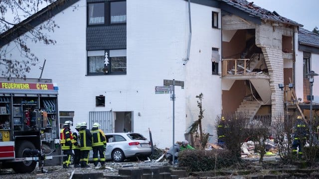Die Gasexplosion hatte die Fassade des Hauses eingerissen.