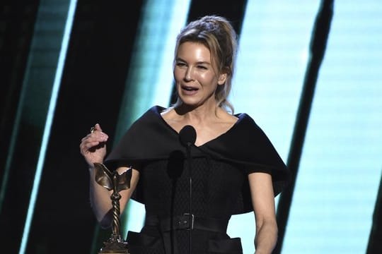 Ein Preis für Renée Zellweger beim Independent Spirit Award.