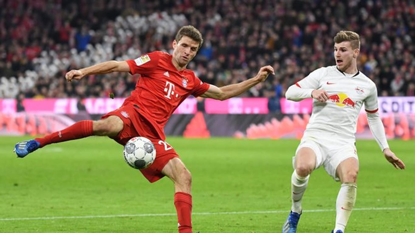 Sowohl Bayerns Thomas Müller (l) als auch Leipzigs Timo Werner blieben im Bundesliga-Topspiel torlos - Endresultat: 0:0.