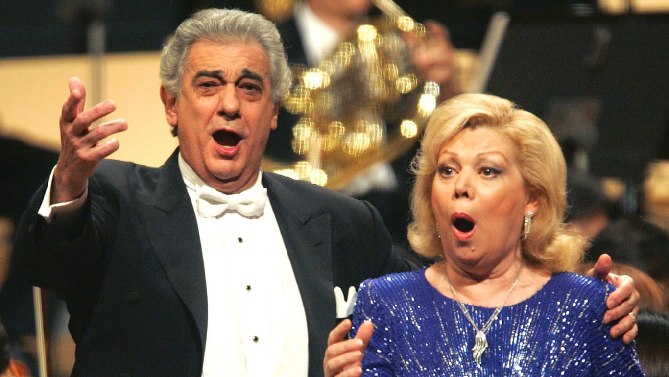 Die Opernsänger Placido Domingo und Mirella Freni bei einem gemeinsamen Auftritt.
