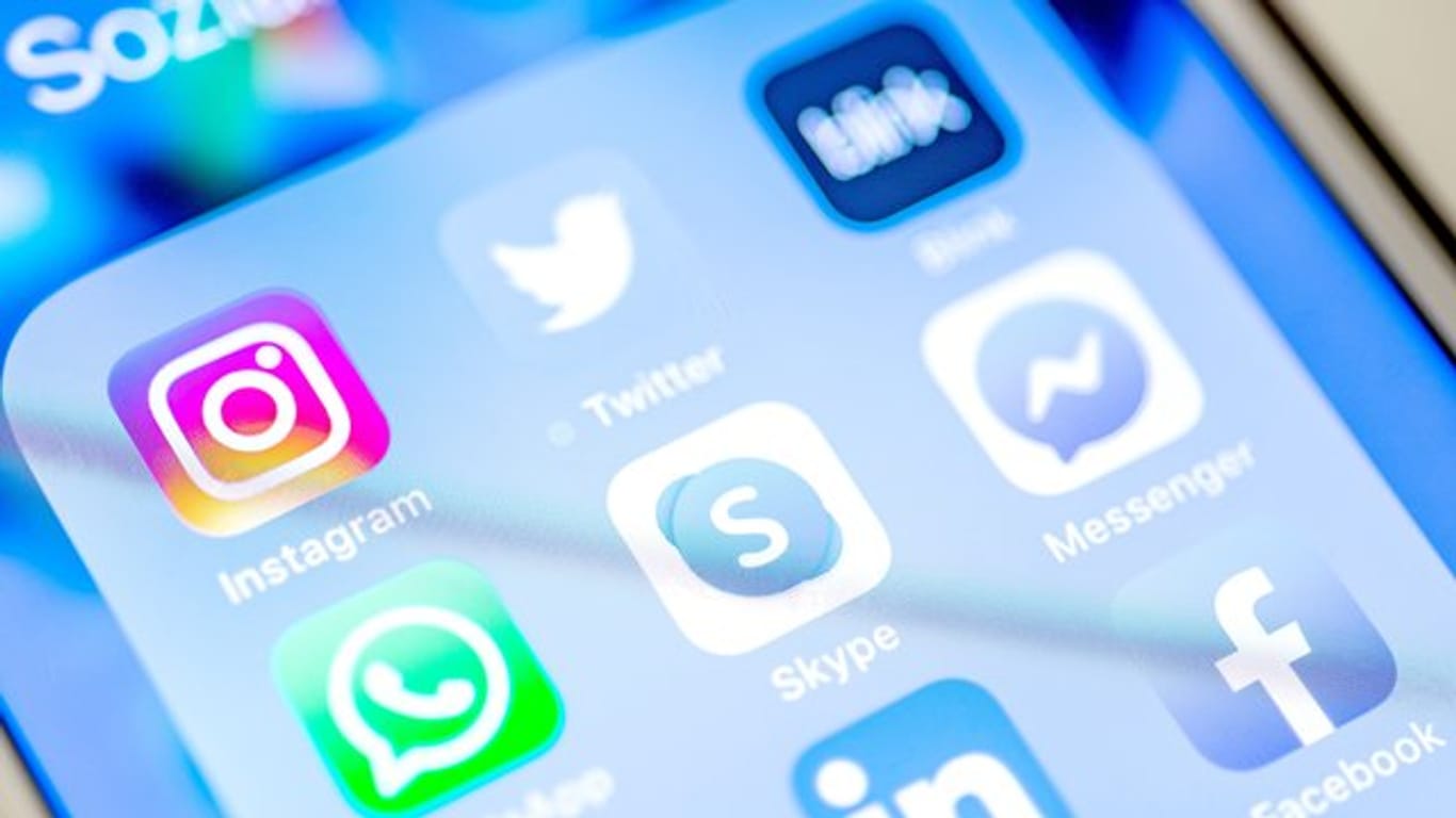 Logos verschiedener Social-Media-Plattformen: Arbeitgeber dürfen Mitarbeiter sagen, ob sie Soziale Netzwerke am Arbeitsplatz nutzen dürfen.