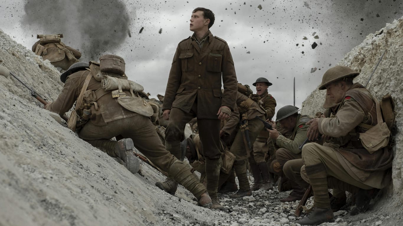 George MacKay im Weltkriegsdrama "1917": Am Ende geht Sam Mendes fast leer aus, nur der Oscar für die Beste Kamera darf als "großer" Erfolg verbucht werden.