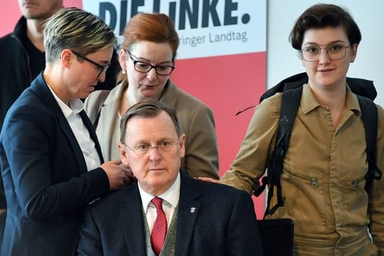 "Ich bin staatspolitisch bereit, die Verantwortung zu übernehmen und ich strecke die Hände aus in Richtung CDU und FDP", sagt Linken-Politiker Bodo Ramelow.