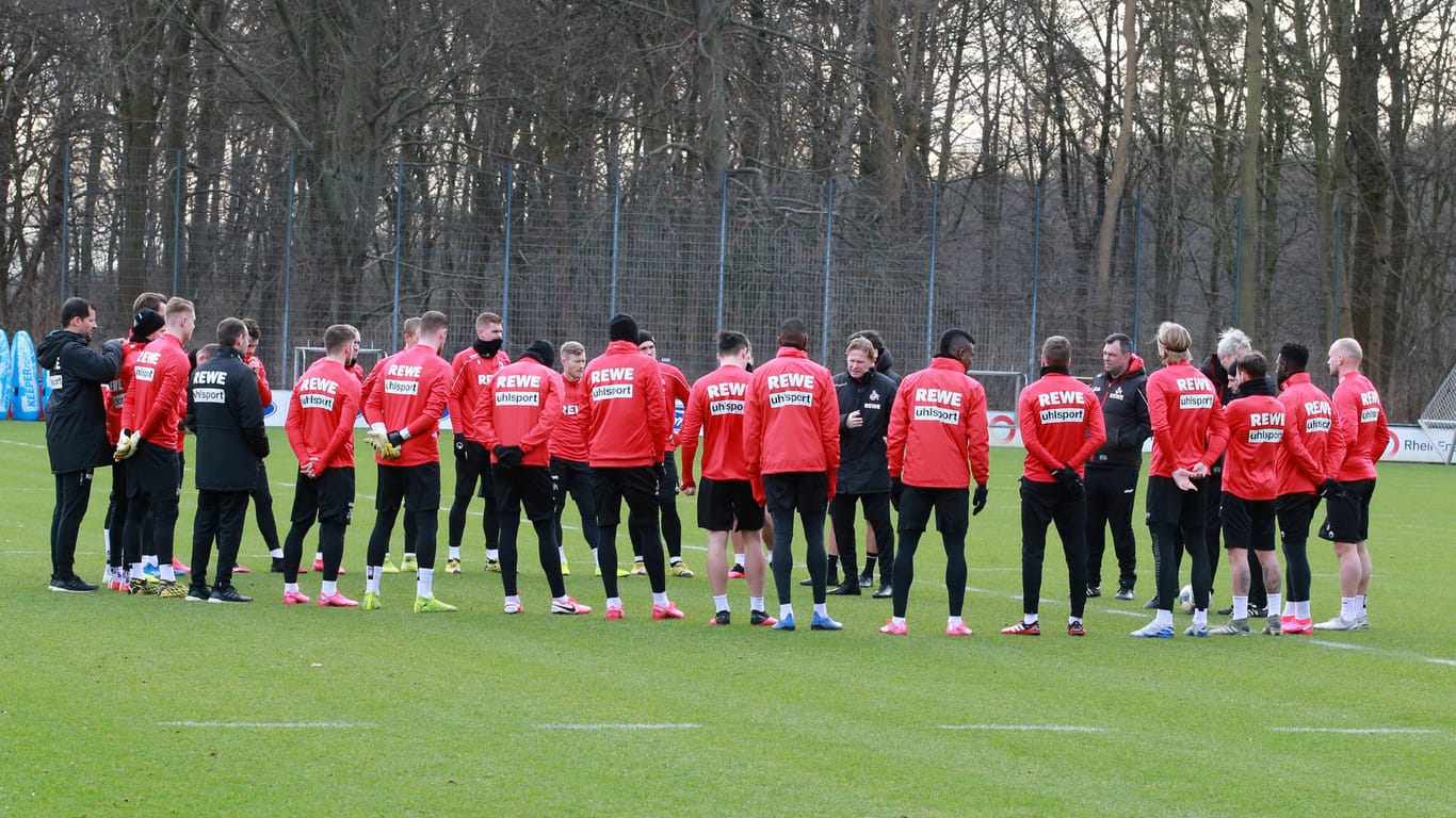 Spieler des FC Köln beim Training: Wann das Spiel der Kölner gegen Gladbach nachgeholt wird, ist noch offen.
