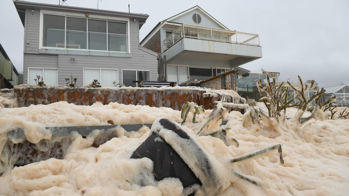 Schwierige Lage im Bundesstaat New South Wales: Bewohner von Häusern am Strand müssen evakuiert werden. Überschwemmungen drohen.