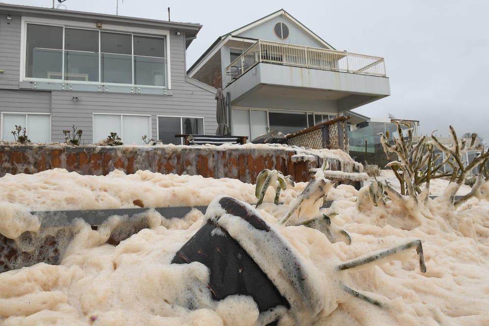 Schwierige Lage im Bundesstaat New South Wales: Bewohner von Häusern am Strand müssen evakuiert werden. Überschwemmungen drohen.