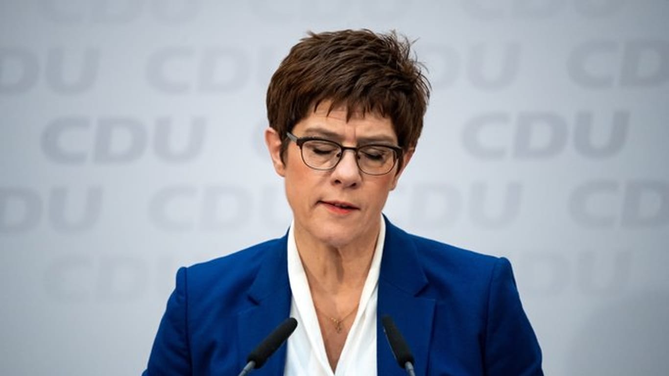Annegret Kramp-Karrenbauer, Vorsitzende der CDU, äußert sich bei einer Pressekonferenz nach den Gremiensitzungen der CDU im Konrad-Adenauer-Haus.