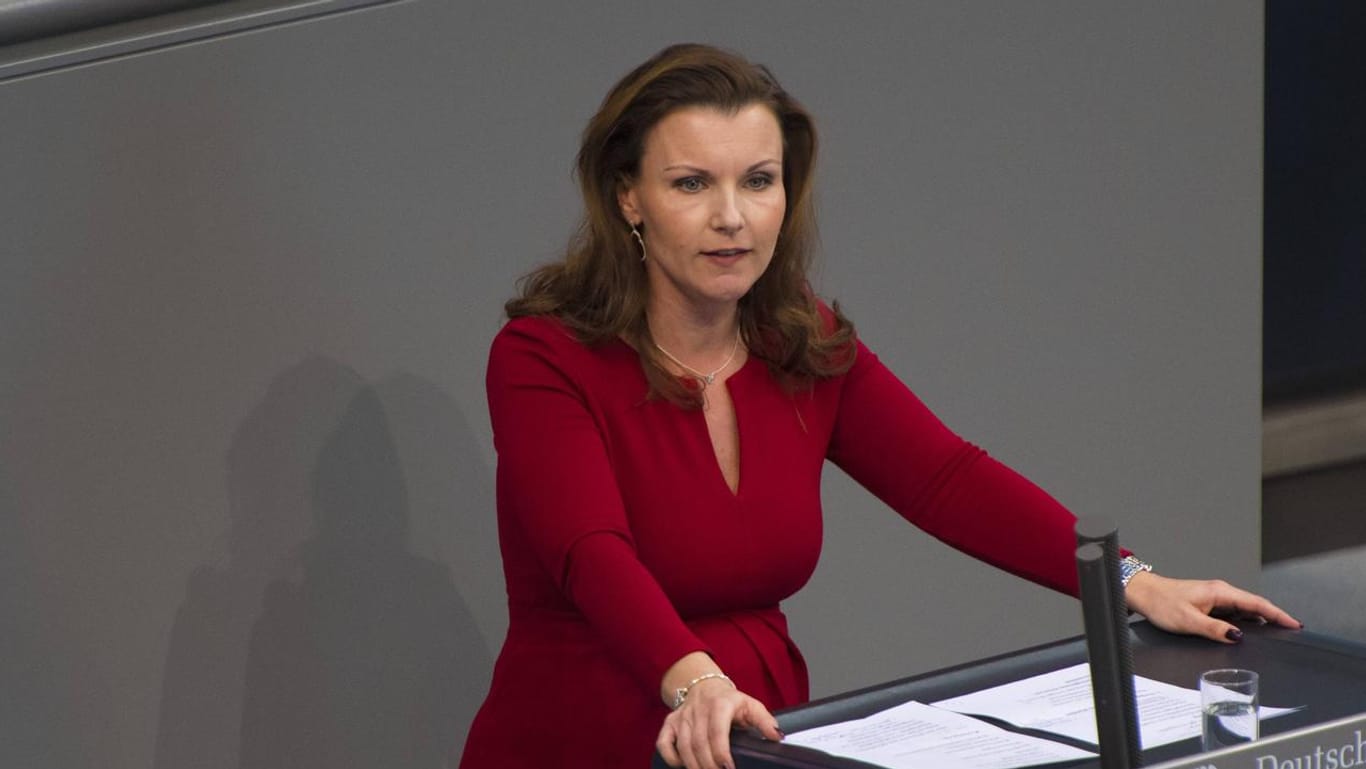CDU-Politikerin Jana Schimke im Bundestag: Die Brandenburger Abgeordnete äußert sich zum angekündigten Rückzug Annegret Kramp-Karrenbauers.