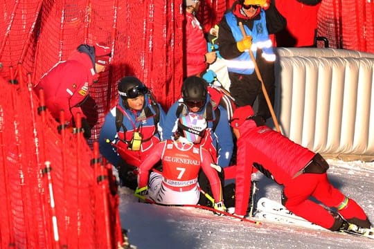 Viktoria Rebensburg stürzte beim Super-G-Rennen in Garmisch-Partenkirchen.