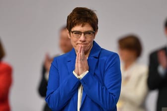 Noch CDU-Chefin Annegret-Kramp Karrenbauer: Spätestens zum Sommer soll es einen Nachfolger geben.