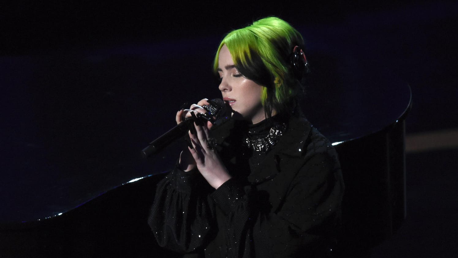 Billie Eilish: Sie sang während des "In Memoriam"-Videos.