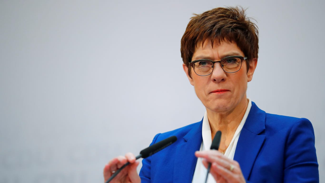 CDU-Chefin Kramp-Karrenbauer: Auf einer Pressekonferenz in Berlin hat sich die Saarländerin zu den Beweggründen für ihren Rückzug geäußert.