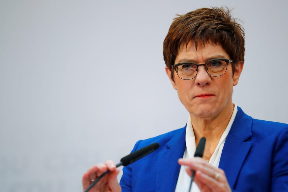 CDU-Chefin Kramp-Karrenbauer: Auf einer Pressekonferenz in Berlin hat sich die Saarländerin zu den Beweggründen für ihren Rückzug geäußert.